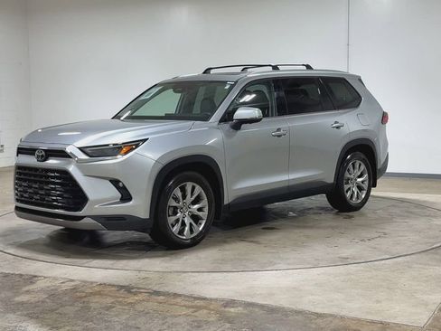 Used 2024 Toyota Grand Highlander AWD image 4