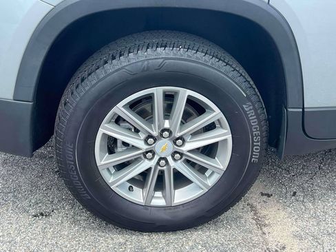 Used 2023 Chevrolet Traverse LT FWD image 11