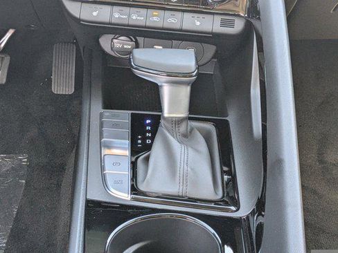 New 2025 Hyundai Elantra SEL FWD image 13