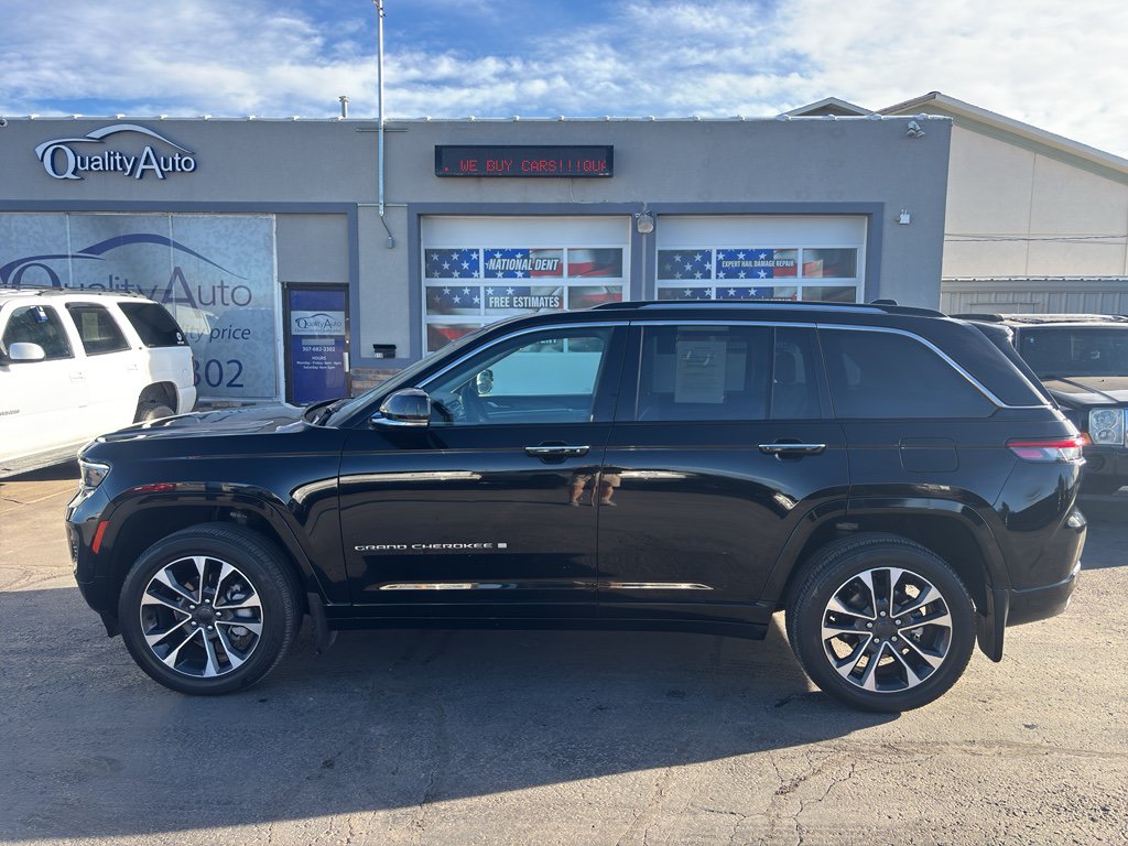 Used 2023 Jeep Grand Cherokee Overland w/ Luxury Tech Group IV AWD/4WD image 1