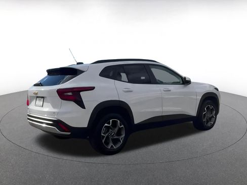 Used 2025 Chevrolet Trax LT image 11