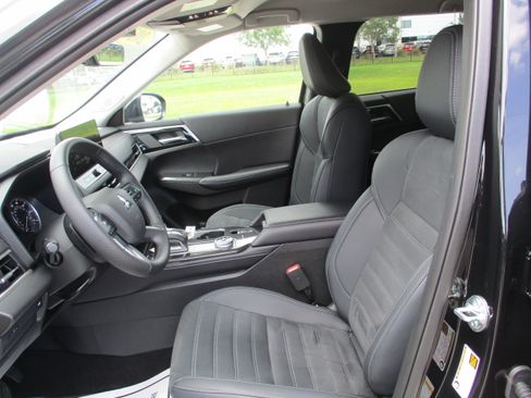 Used 2025 Mitsubishi Outlander SE FWD image 8