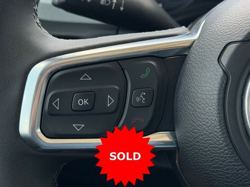 Used 2025 Jeep Wrangler Unlimited Sahara AWD/4WD image 17