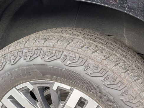 Used 2025 Chevrolet Suburban Z71 image 28