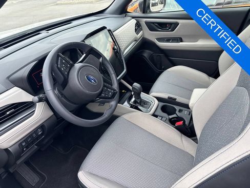 Used 2025 Subaru Forester Premium AWD/4WD image 5