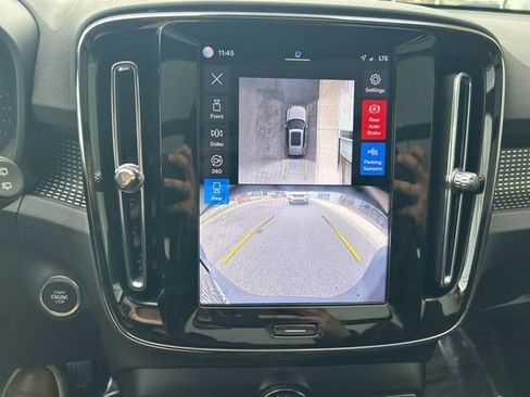 Certified 2025 Volvo XC40 B5 Plus image 22