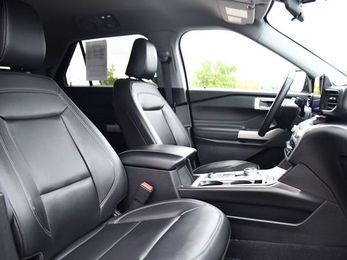 Used 2023 Ford Explorer XLT w/ Equipment Group 202A AWD/4WD image 15