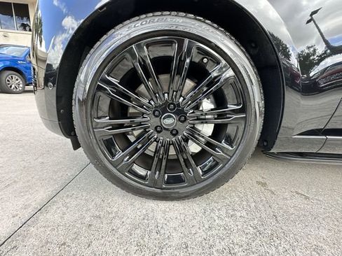 Used 2024 Land Rover Range Rover Long Wheelbase SE image 18