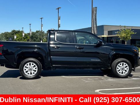 Used 2025 Toyota Tacoma SR5 AWD/4WD image 3
