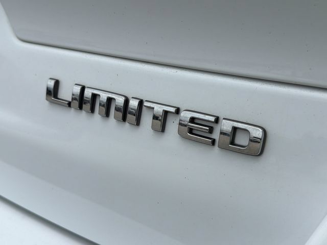 Used 2022 Jeep Grand Cherokee L Limited AWD/4WD image 35