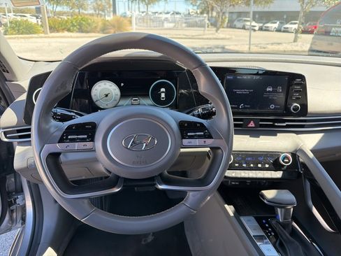 Used 2021 Hyundai Elantra SEL w/ Convenience Package image 16
