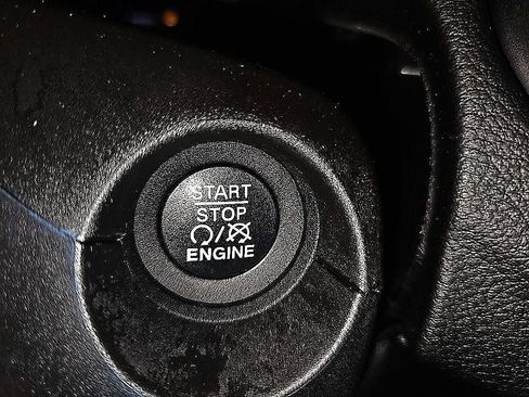 Used 2020 Jeep Compass Latitude w/ Cold Weather Group AWD/4WD image 19