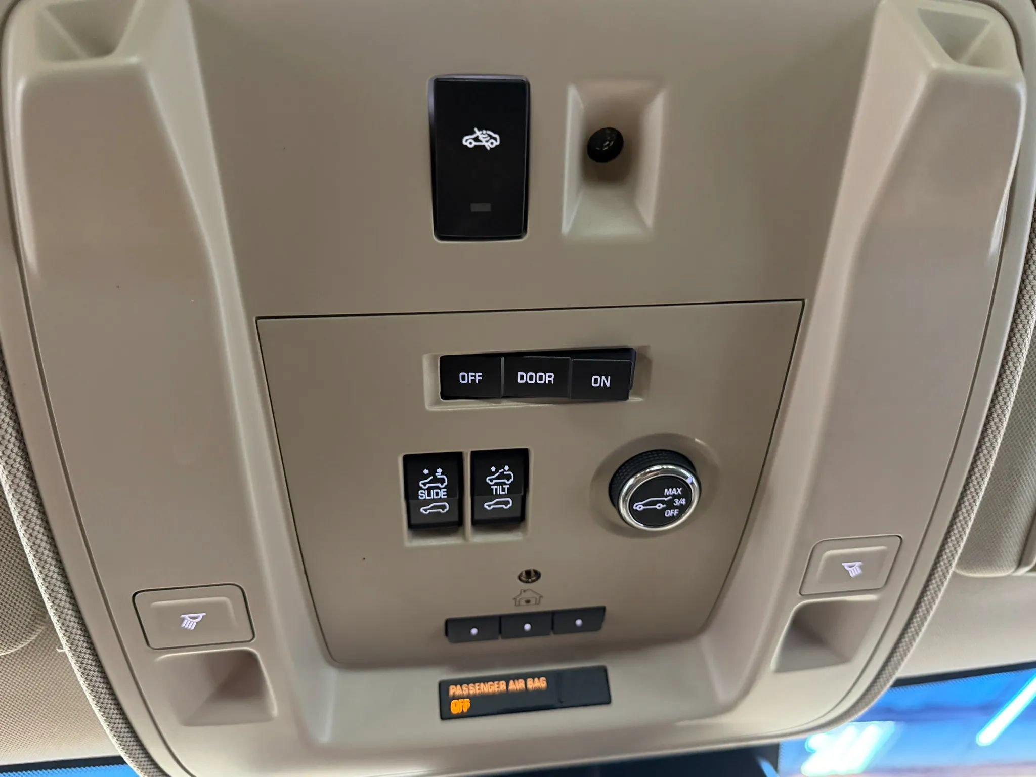 Used 2015 GMC Yukon Denali w/ Touring Package AWD/4WD image 56