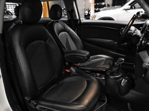 Used 2017 MINI Cooper 2-Door Hardtop FWD image 32
