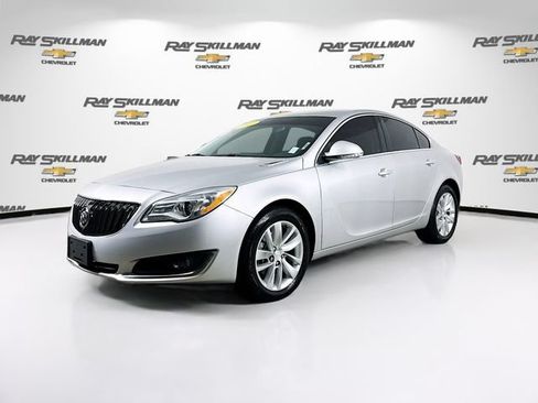 Used 2017 Buick Regal AWD image 3