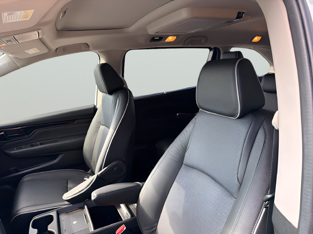 Used 2025 Honda Odyssey Elite image 17