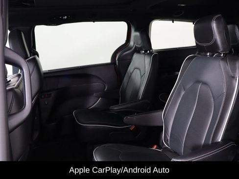 Used 2025 Chrysler Pacifica Limited FWD image 8