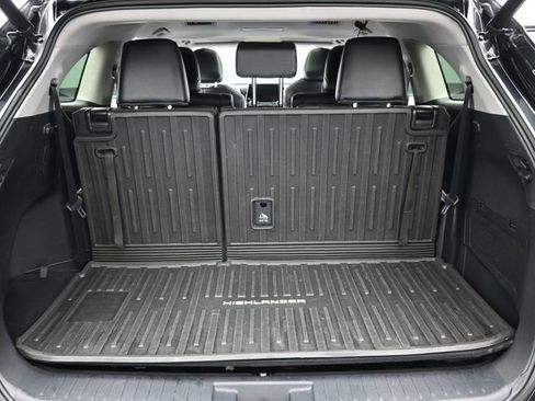 Used 2023 Toyota Highlander XLE FWD image 27