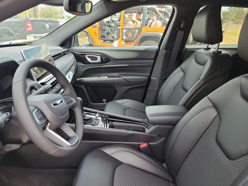 New 2026 Jeep Compass Latitude image 14