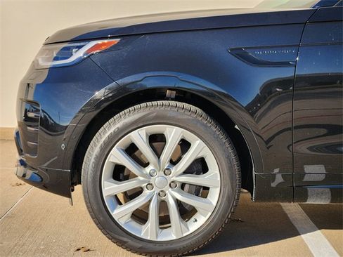 Used 2024 Land Rover Discovery Dynamic SE image 9