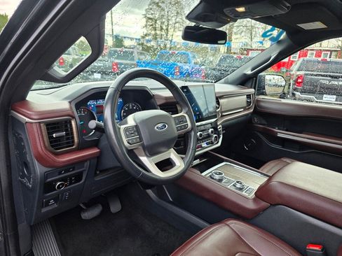 Used 2023 Ford Expedition Limited image 10