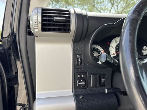 Used 2010 Toyota FJ Cruiser 4WD image 18