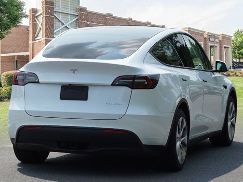 Used 2023 Tesla Model Y Long Range AWD/4WD image 6