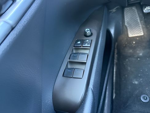 Used 2023 Toyota Camry SE FWD image 17