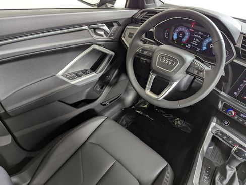 New 2025 Audi Q3 2.0T Premium image 9
