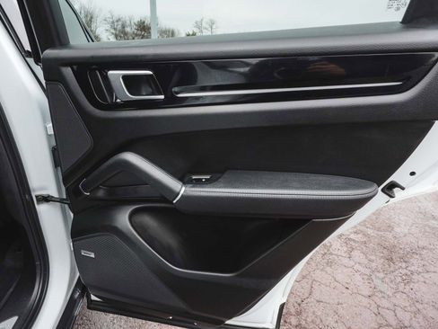 Used 2023 Porsche Cayenne Base w/ Premium Package image 15