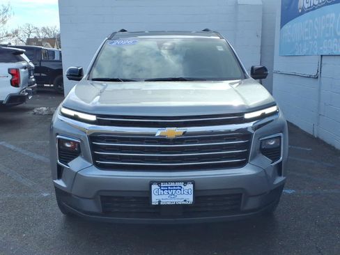 Used 2026 Chevrolet Traverse LT w/ Driver Confidence Package AWD/4WD image 2