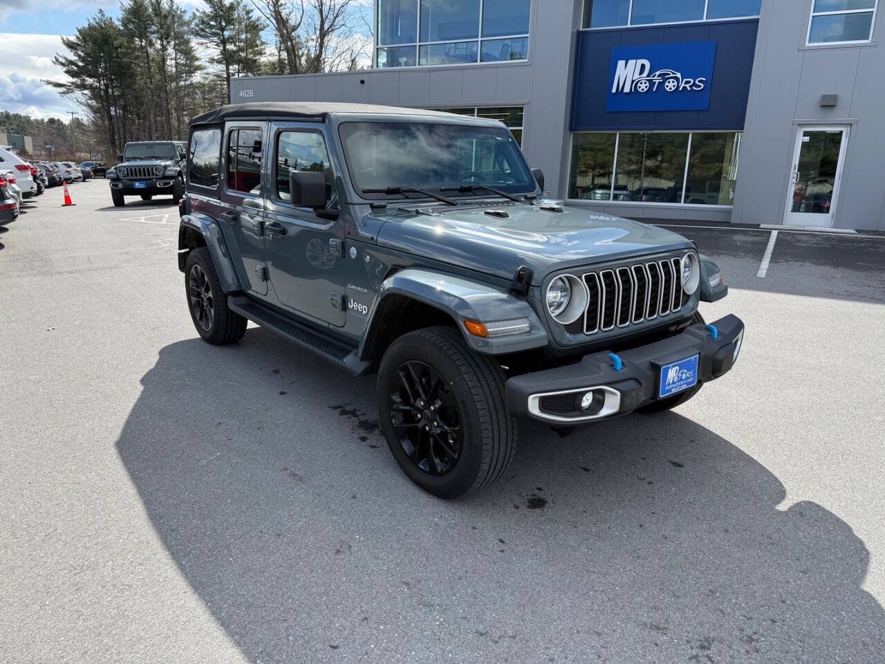 Used 2024 Jeep Wrangler Unlimited Sahara AWD/4WD image 6