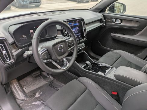 Certified 2023 Volvo C40 P8 Recharge Ultimate image 14