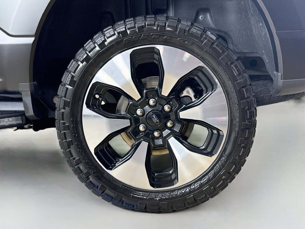 Used 2023 Ford F150 Lightning Platinum AWD/4WD image 32