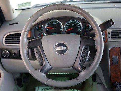 Used 2008 Chevrolet Suburban LT w/ LT Preferred Equipment Group RWD image 27