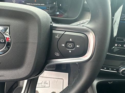 Used 2025 Volvo XC40 B5 Core image 20
