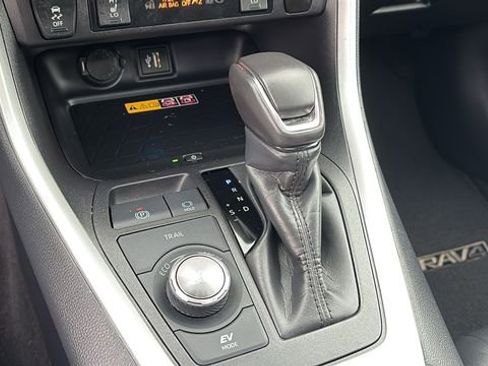 Used 2025 Toyota RAV4 XSE w/ Advanced Technology Package AWD/4WD image 19