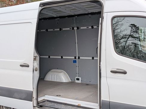 Used 2021 Mercedes-Benz Sprinter 1500 image 19
