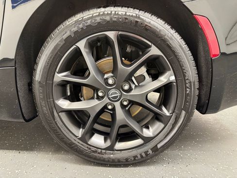 Used 2025 Chrysler Pacifica Limited FWD image 19