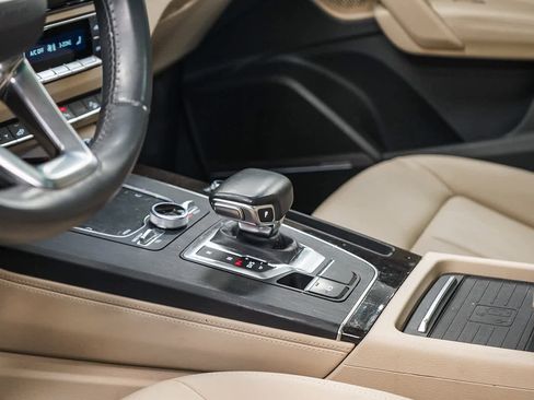 Used 2020 Audi Q5 e Prestige w/ Prestige Package image 24