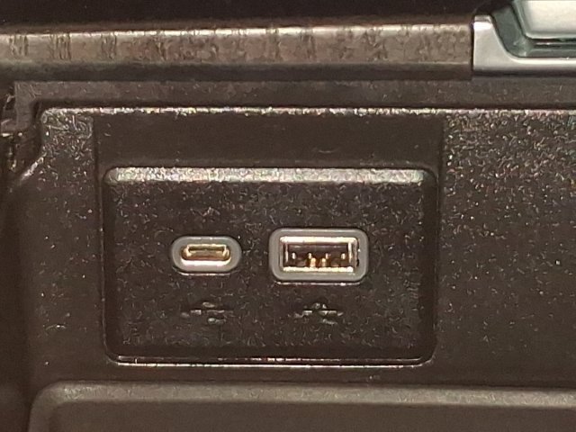 Used 2022 GMC Yukon XL Denali w/ Denali Ultimate Package AWD/4WD image 7