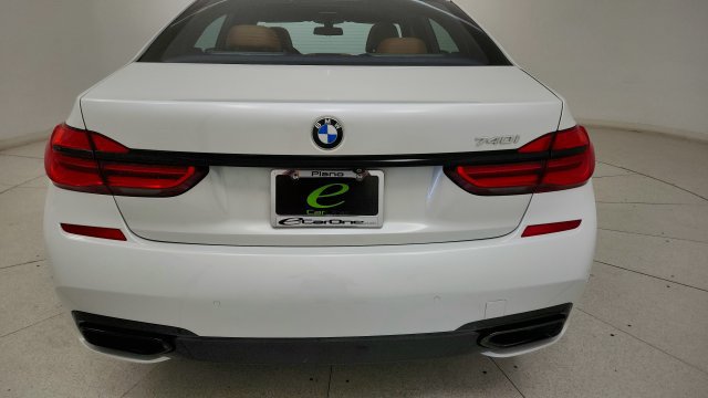 Used 2019 BMW 740i w/ M Sport Package RWD image 27