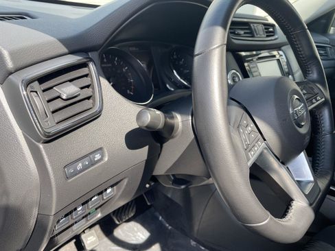 Used 2019 Nissan Rogue SV image 24