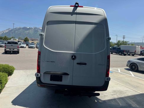 New 2025 Mercedes-Benz Sprinter 2500 image 6