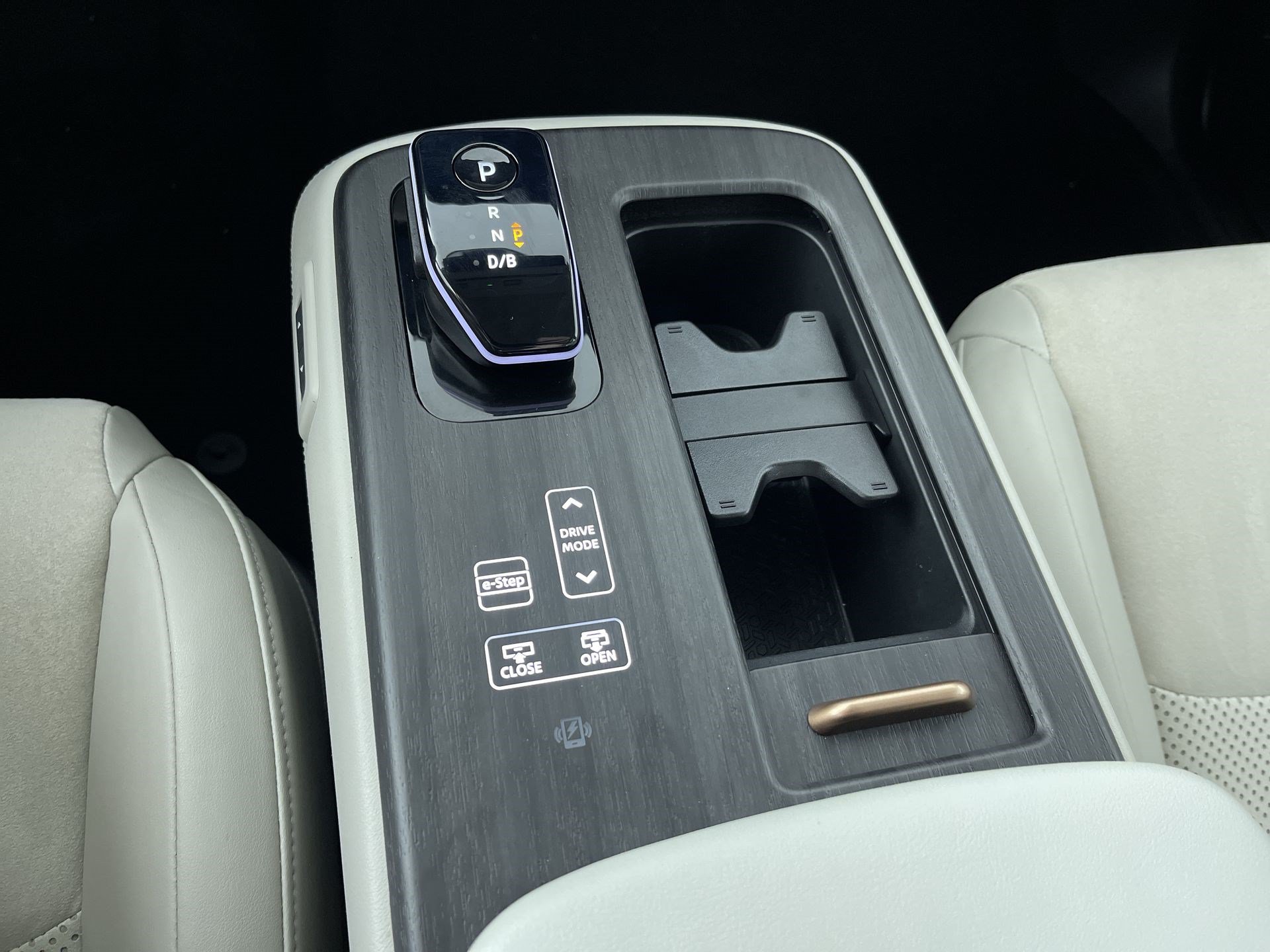 Certified 2024 Nissan Ariya AWD image 22