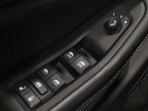 Used 2023 Jeep Grand Cherokee Laredo AWD/4WD image 27