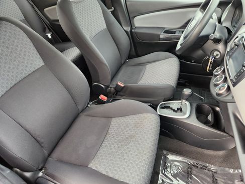 Used 2016 Toyota Yaris L image 16