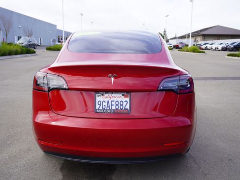 Used 2023 Tesla Model 3 Standard Range image 9