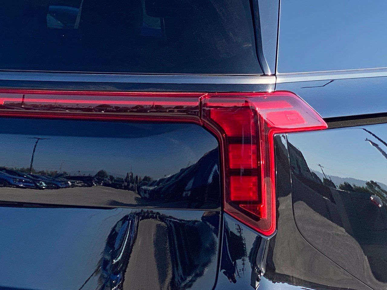 New 2027 Kia Carnival SX FWD image 4
