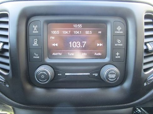 Used 2018 Jeep Compass Latitude AWD/4WD image 24